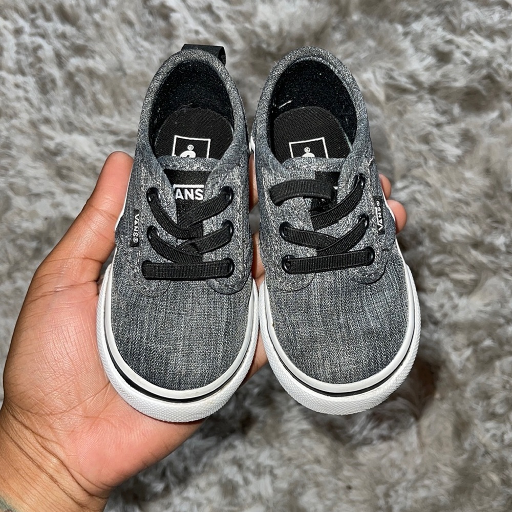 Boy’s Vans Size 5